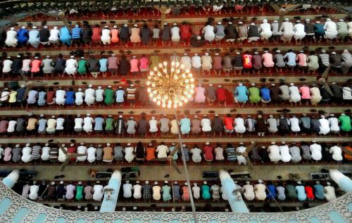 muslims_praying_in_a_masque_in_bangladesh.jpg