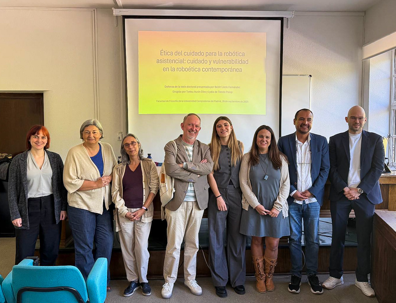 Belén Liedo defiende con éxito su tesis doctoral sobre ética del cuidado y robótica asistencial