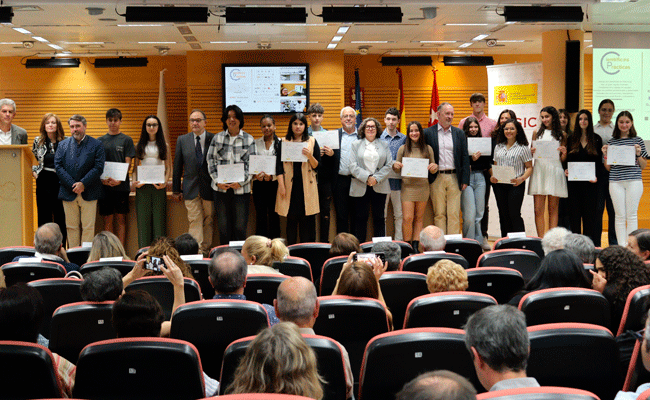 Posado general de estudiantes y organizadores