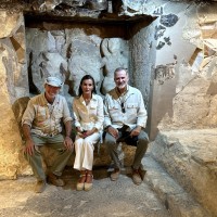 Los Reyes de España visitan el yacimiento del Proyecto Djehuty en Luxor